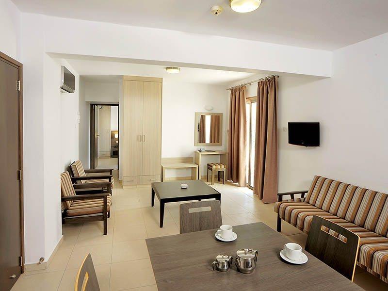 Petrosana Hotel Apartments Aya Napa Dış mekan fotoğraf